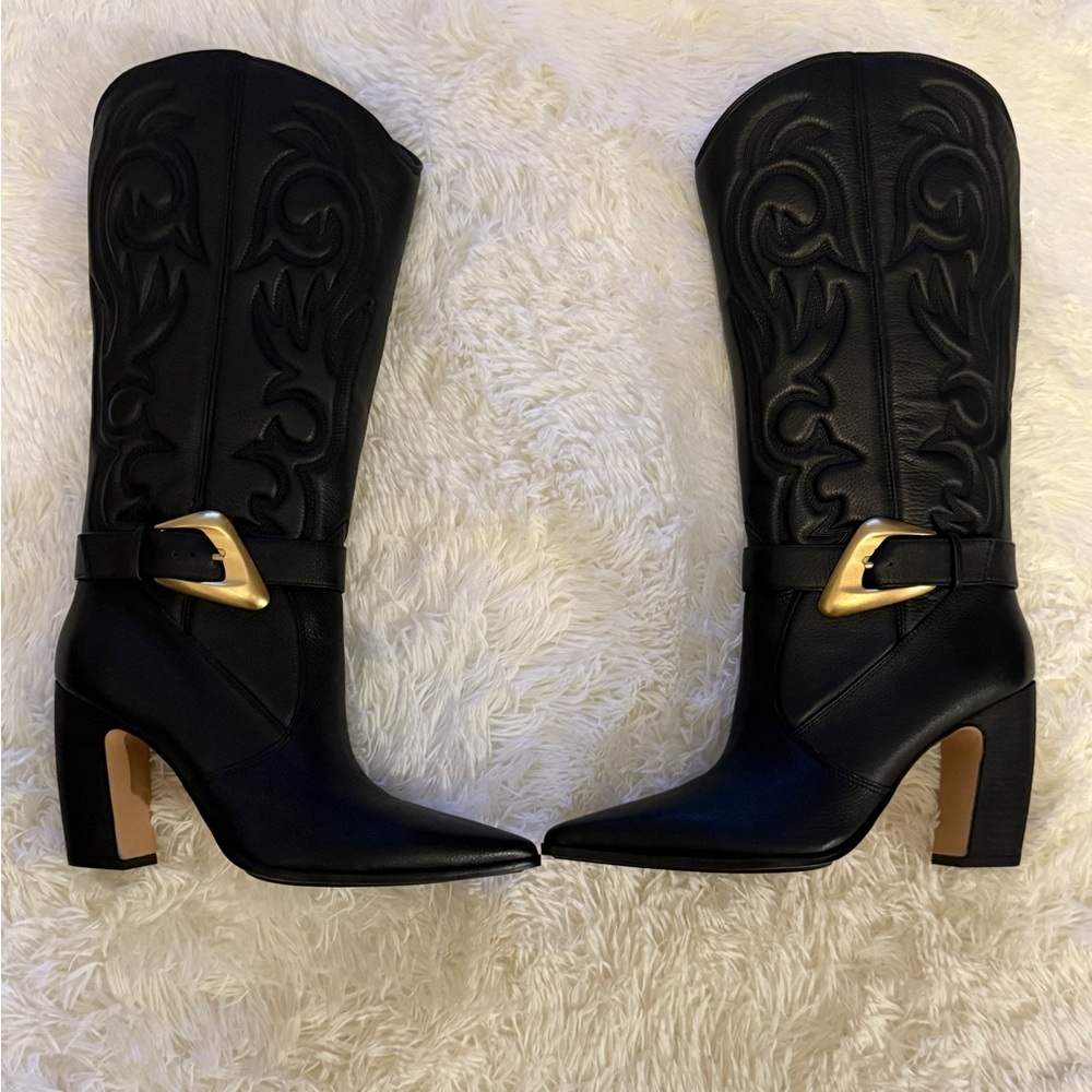 Elegant Black Heeled Boots with Gold Accent - Picture 6 of 10